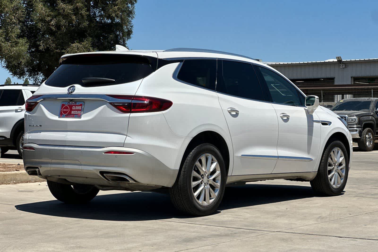 Used 2020 Buick Enclave Premium w/ Sun and Sites Package FWD image 3
