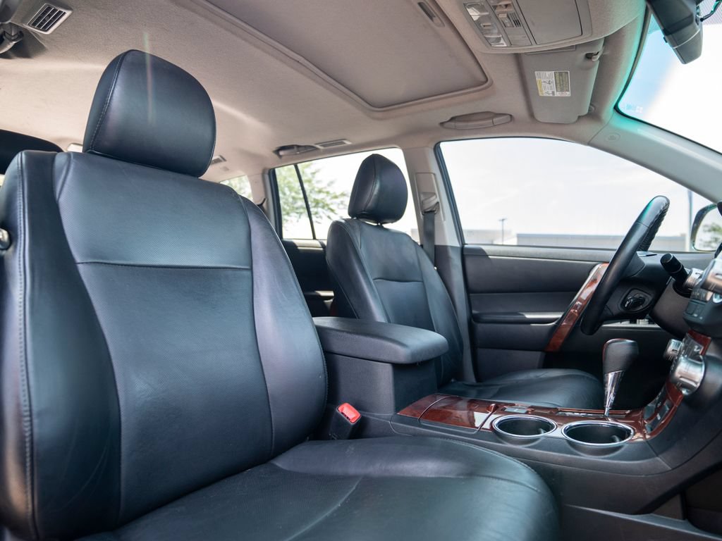 Used 2012 Toyota Highlander Limited w/ Tow Pkg AWD/4WD image 22