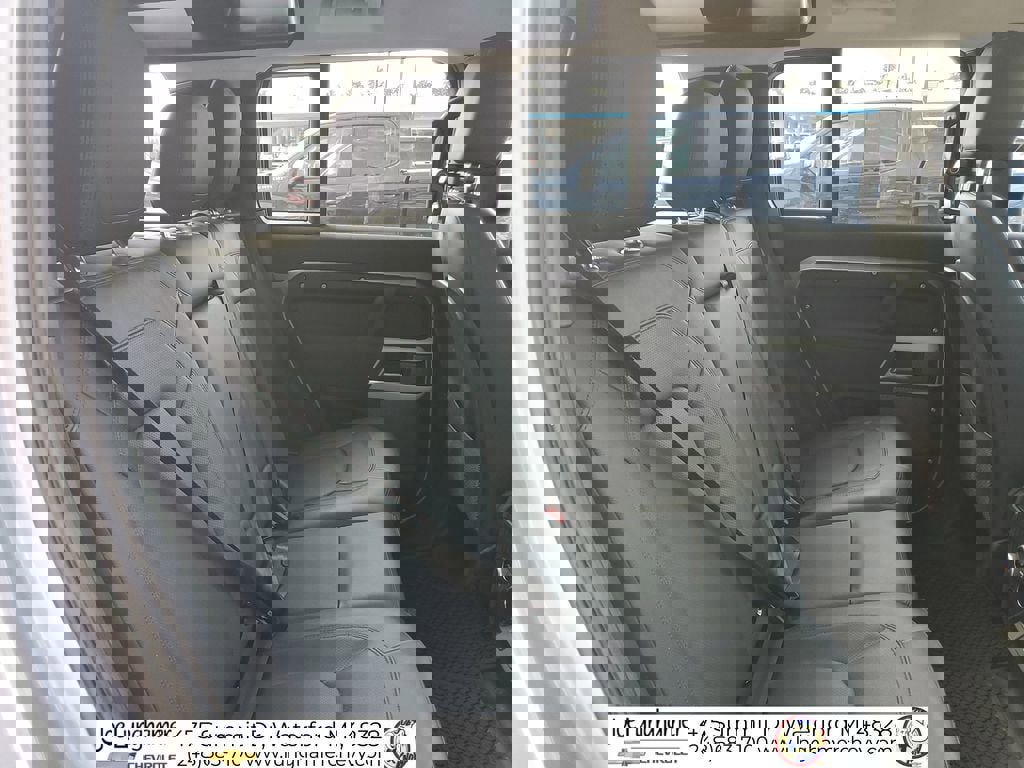 Used 2023 Land Rover Defender 110 SE image 28