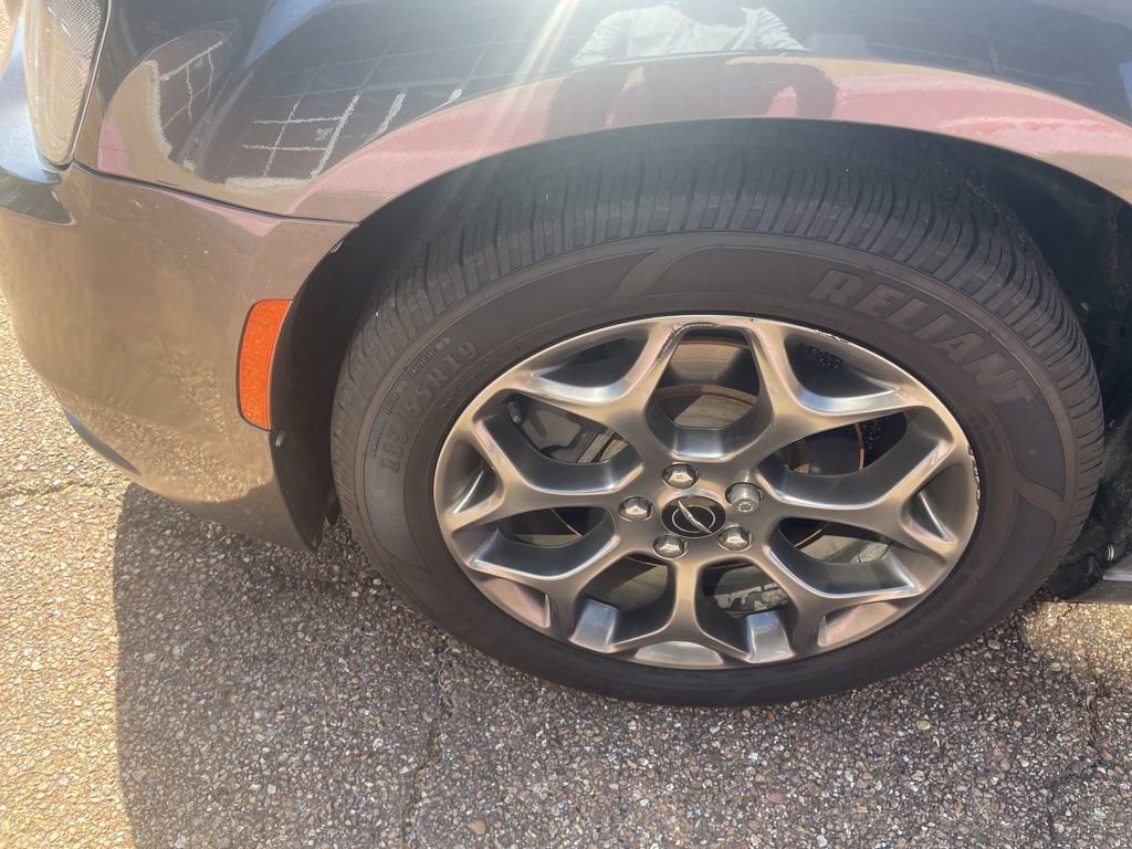 Used 2016 Chrysler 300 S image 2