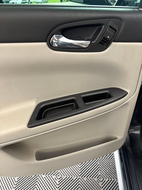 Used 2011 Chevrolet Impala LS FWD image 13