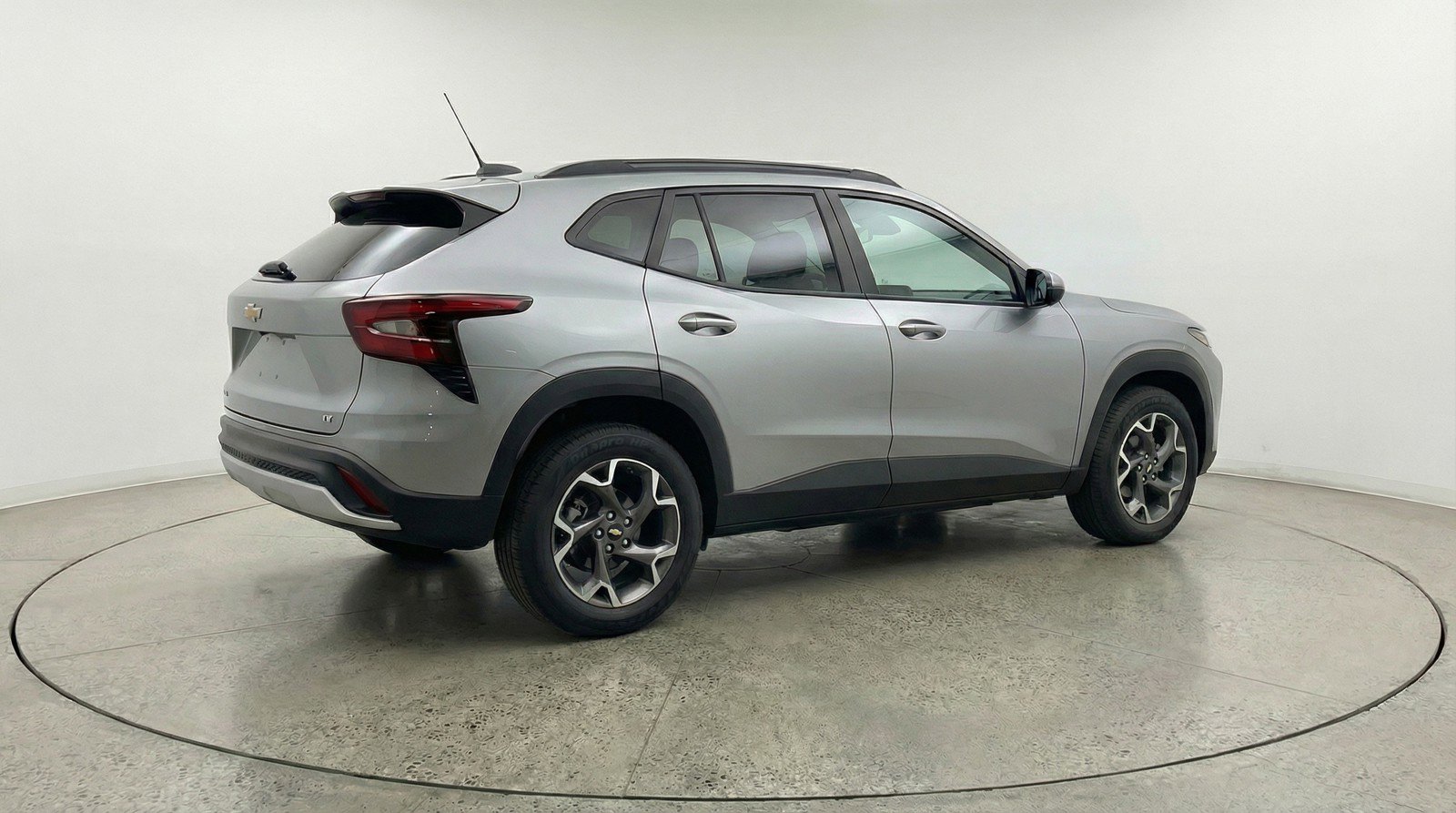 Used 2025 Chevrolet Trax LT w/ LT Convenience Package image 9