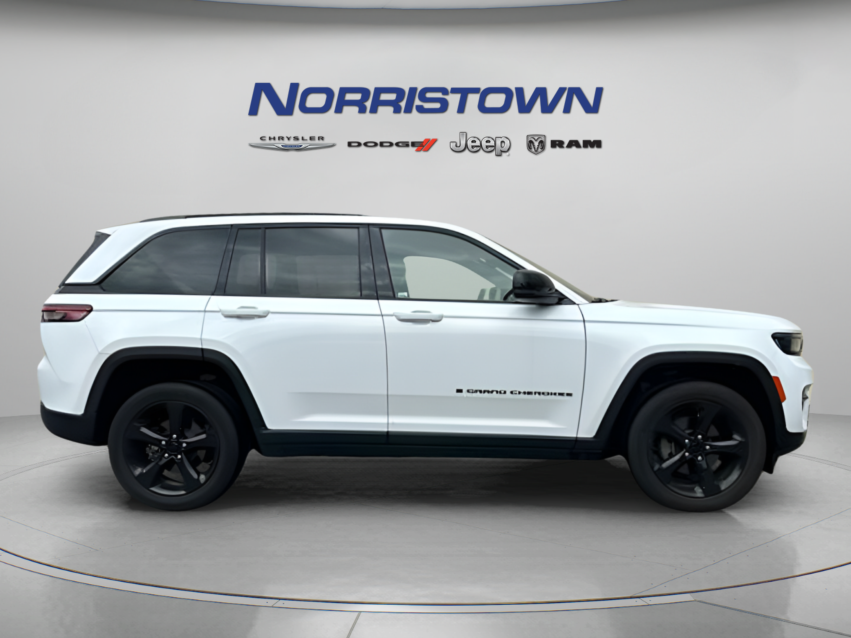 Certified 2023 Jeep Grand Cherokee Altitude AWD/4WD image 8