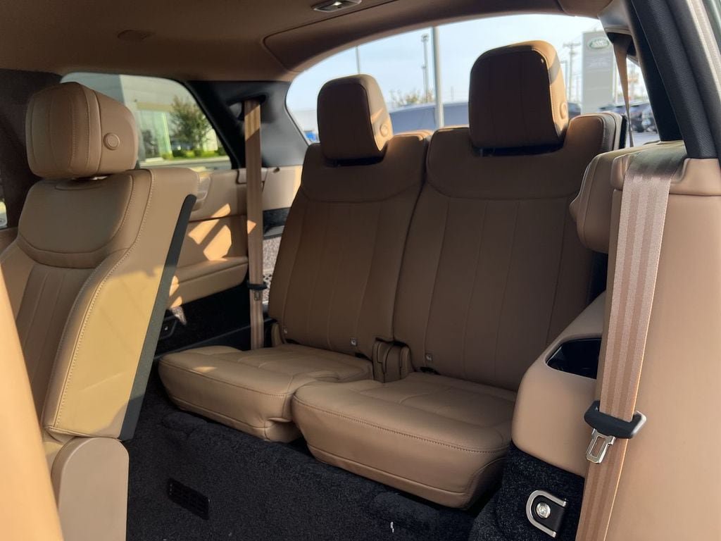 New 2026 Land Rover Range Rover Long Wheelbase SE AWD/4WD image 19