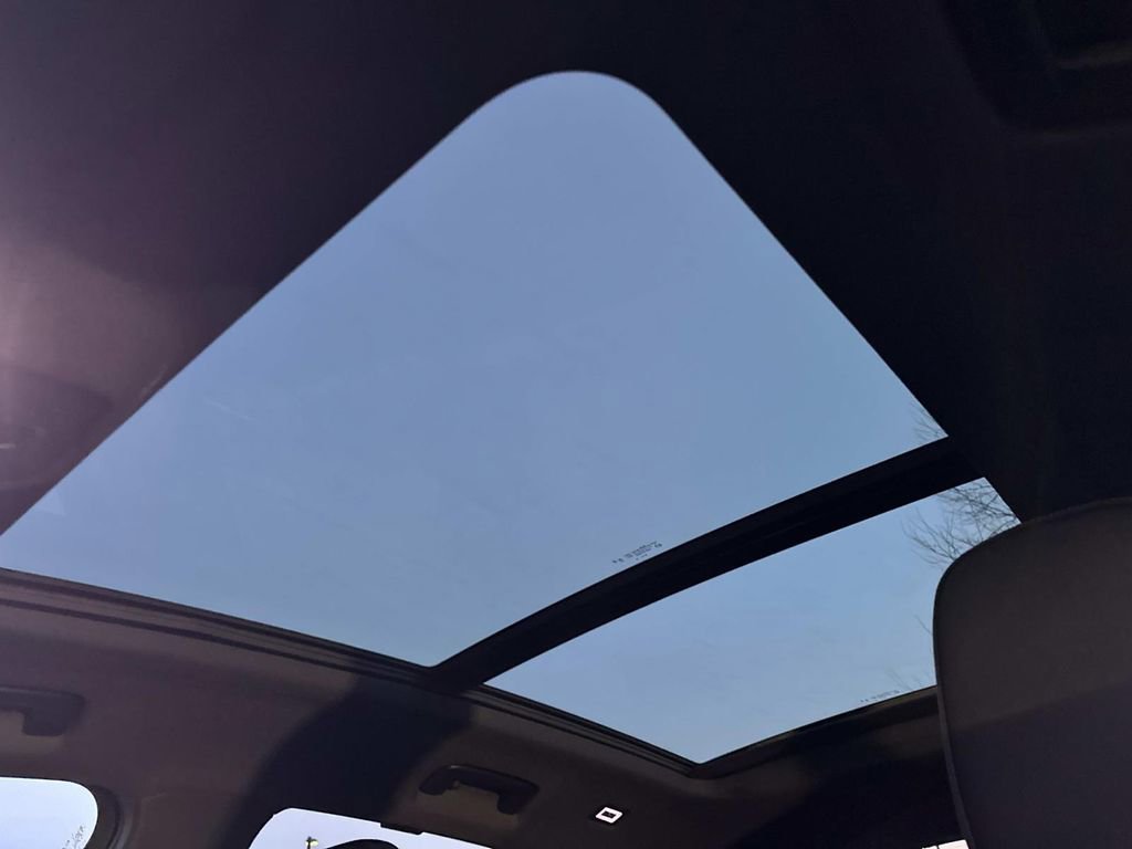 New 2025 Audi SQ5 Prestige image 25