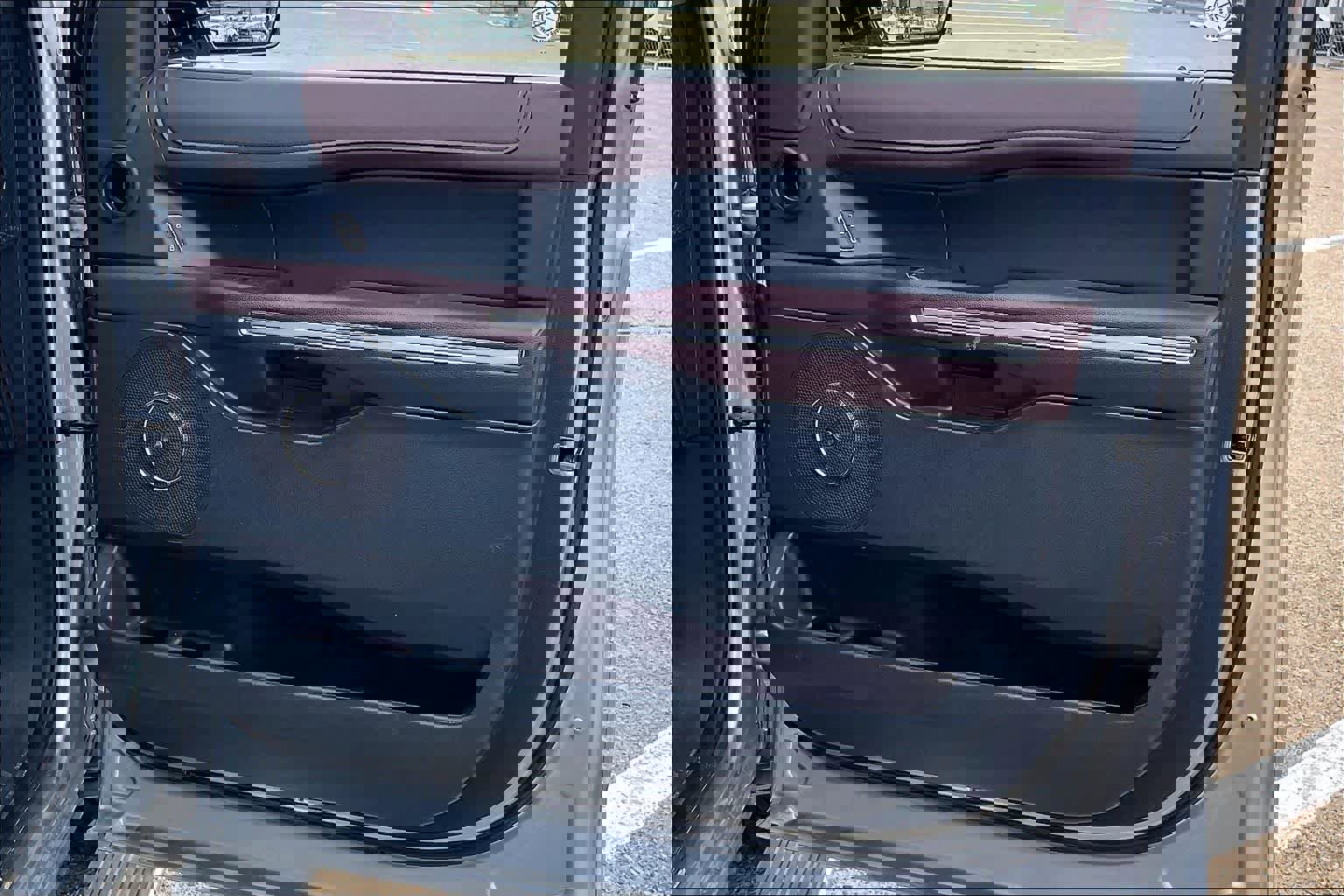 Used 2024 Ford Expedition Limited image 28