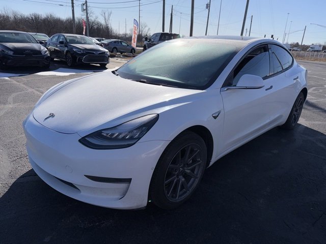 Used 2019 Tesla Model 3 Standard Range image 3