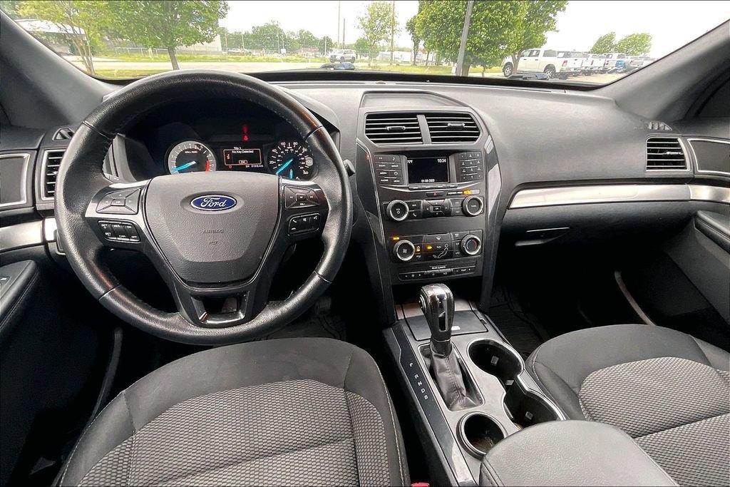 Used 2018 Ford Explorer XLT FWD image 14