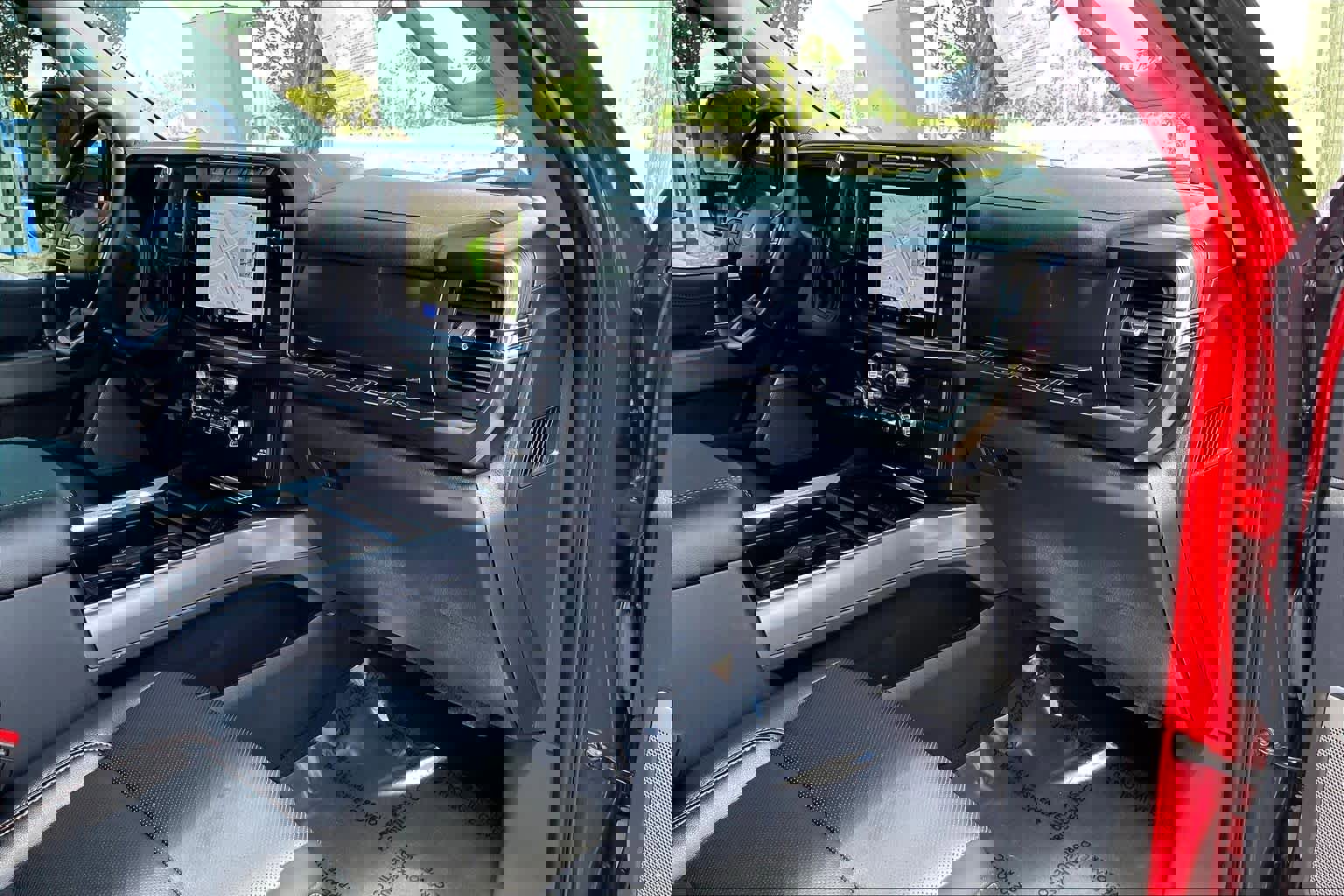 Used 2024 Ford F250 Lariat w/ Tremor Off-Road Package image 16