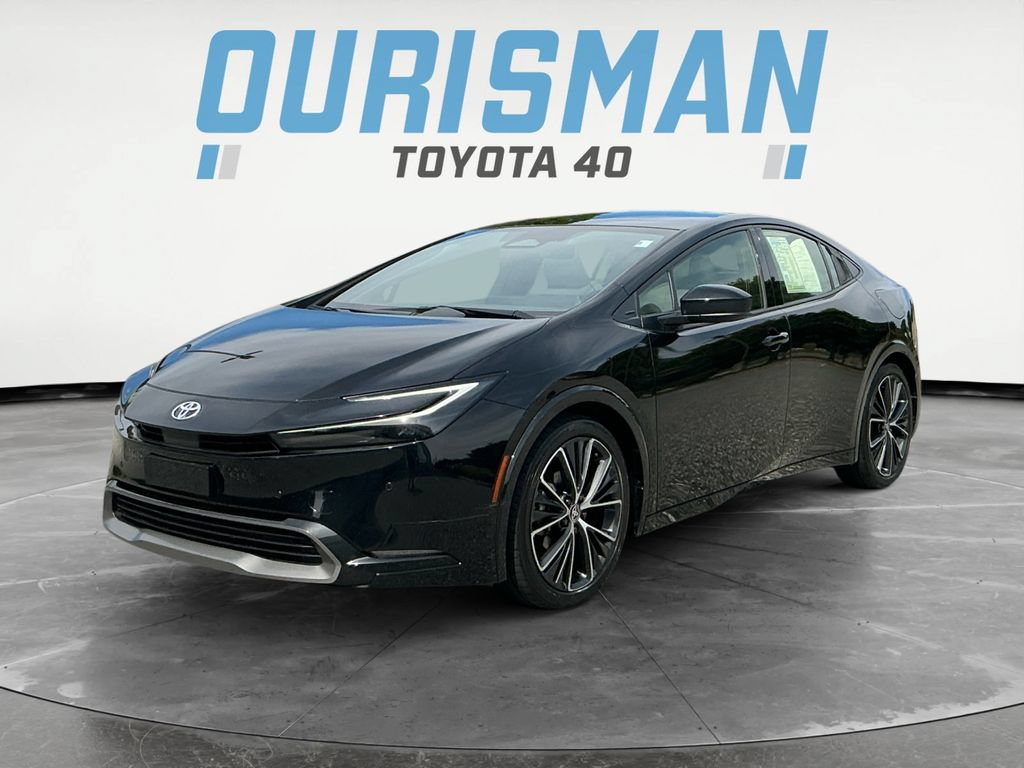 Used 2025 Toyota Prius XLE FWD image 3