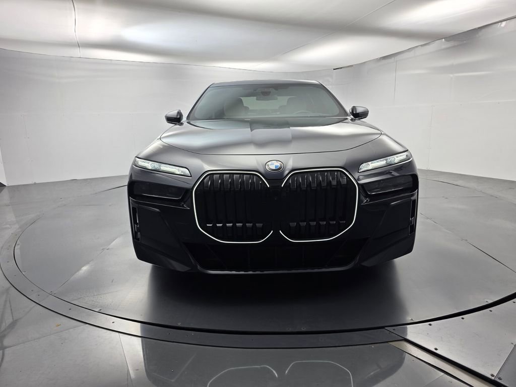 Used 2024 BMW 760i xDrive w/ Executive Package image 2