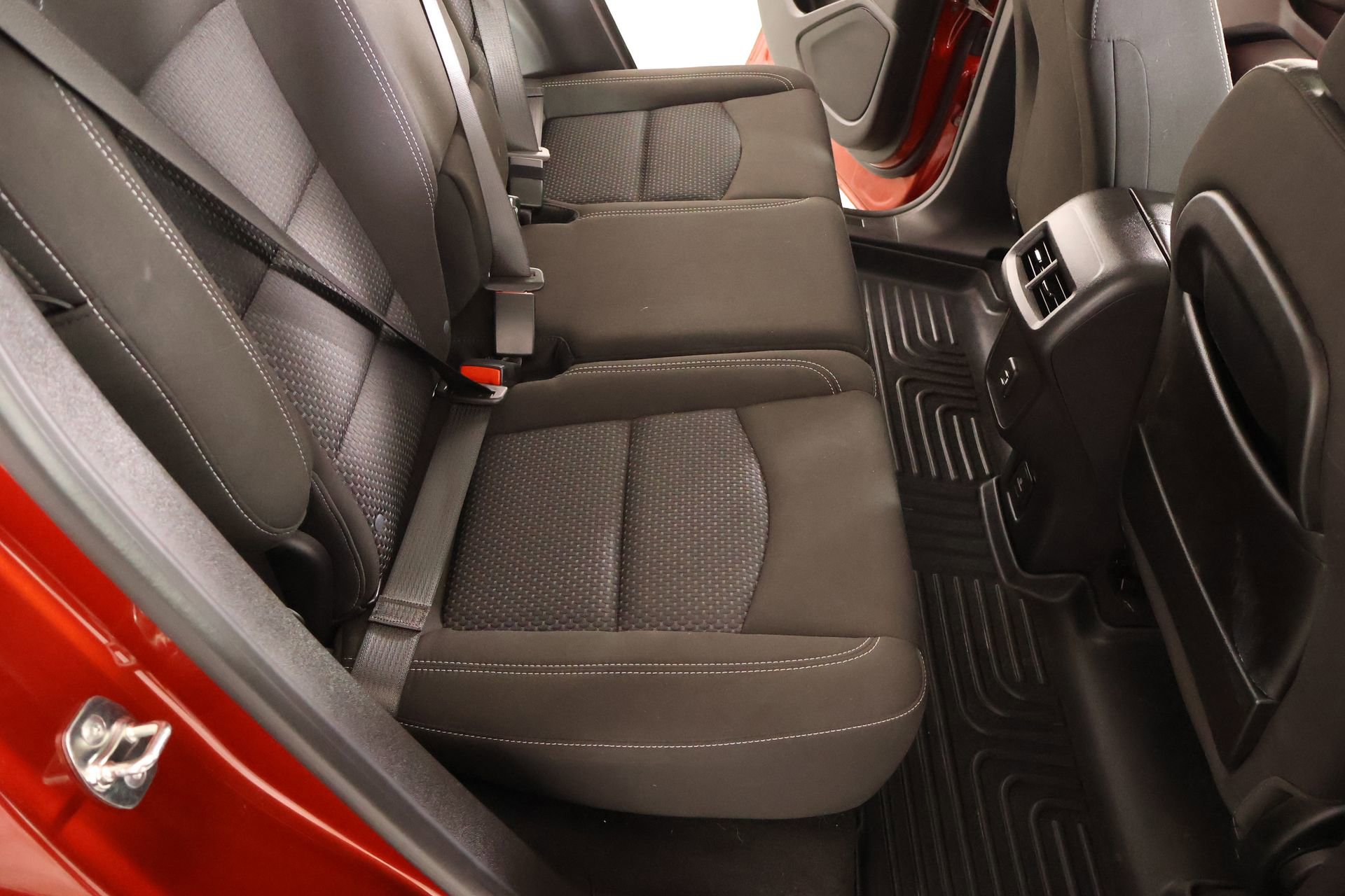 Used 2024 GMC Terrain SLE w/ Driver Convenience Package image 13