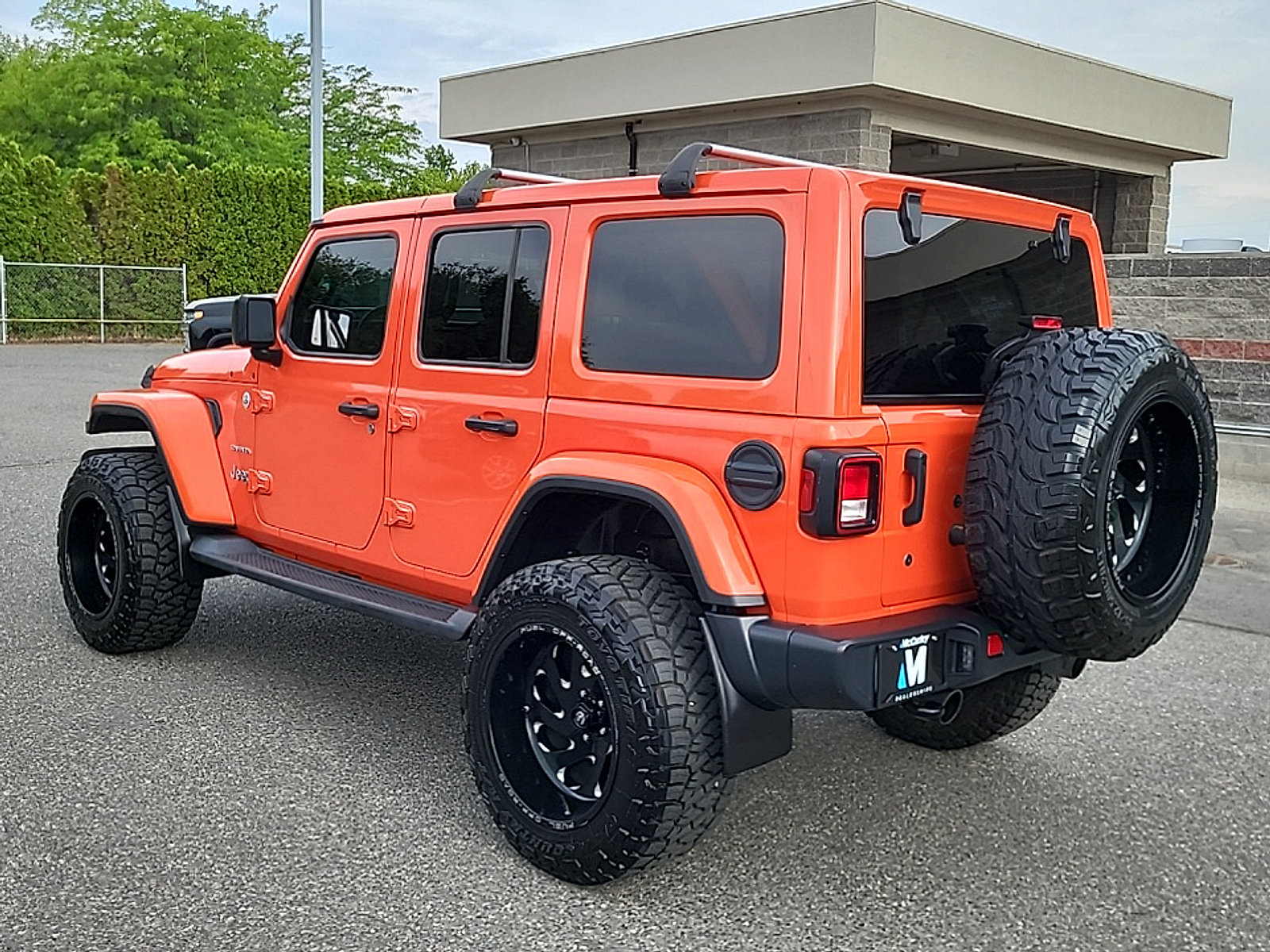 Used 2019 Jeep Wrangler Unlimited Sahara w/ Uconnect 4C Nav & Sound Group AWD/4WD image 5