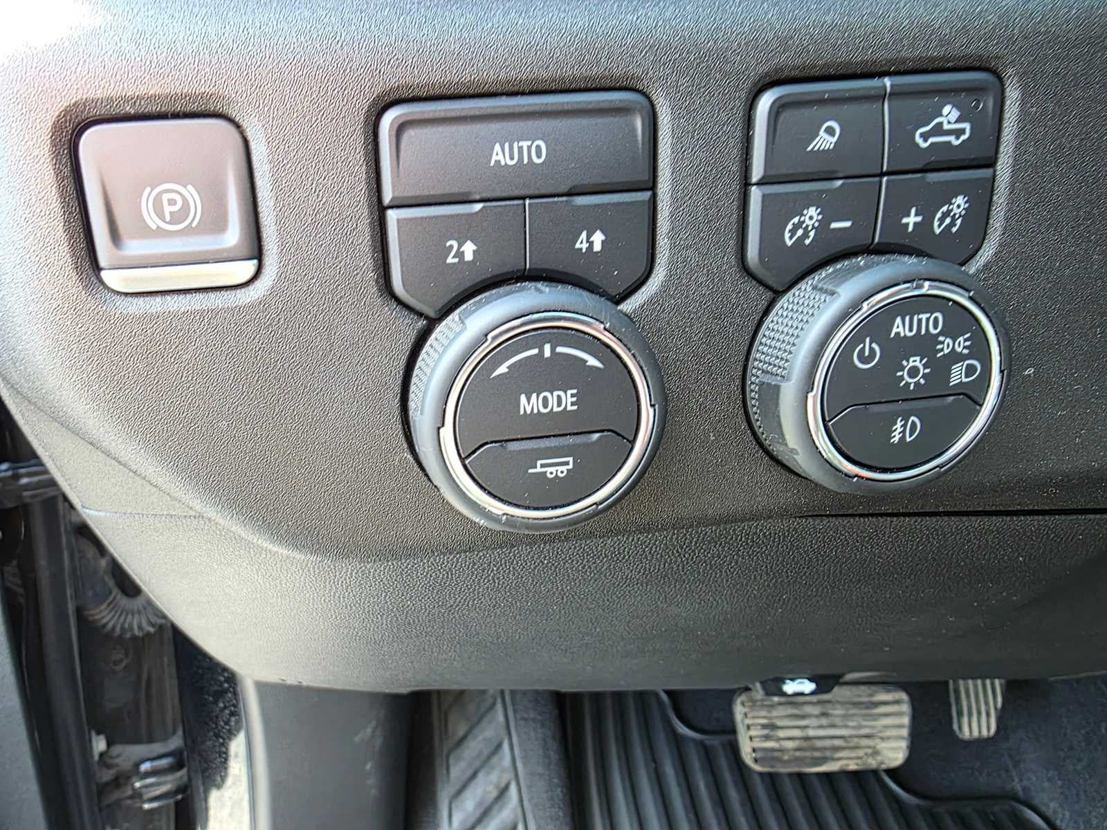 Used 2023 Chevrolet Silverado 1500 LTZ AWD/4WD image 24