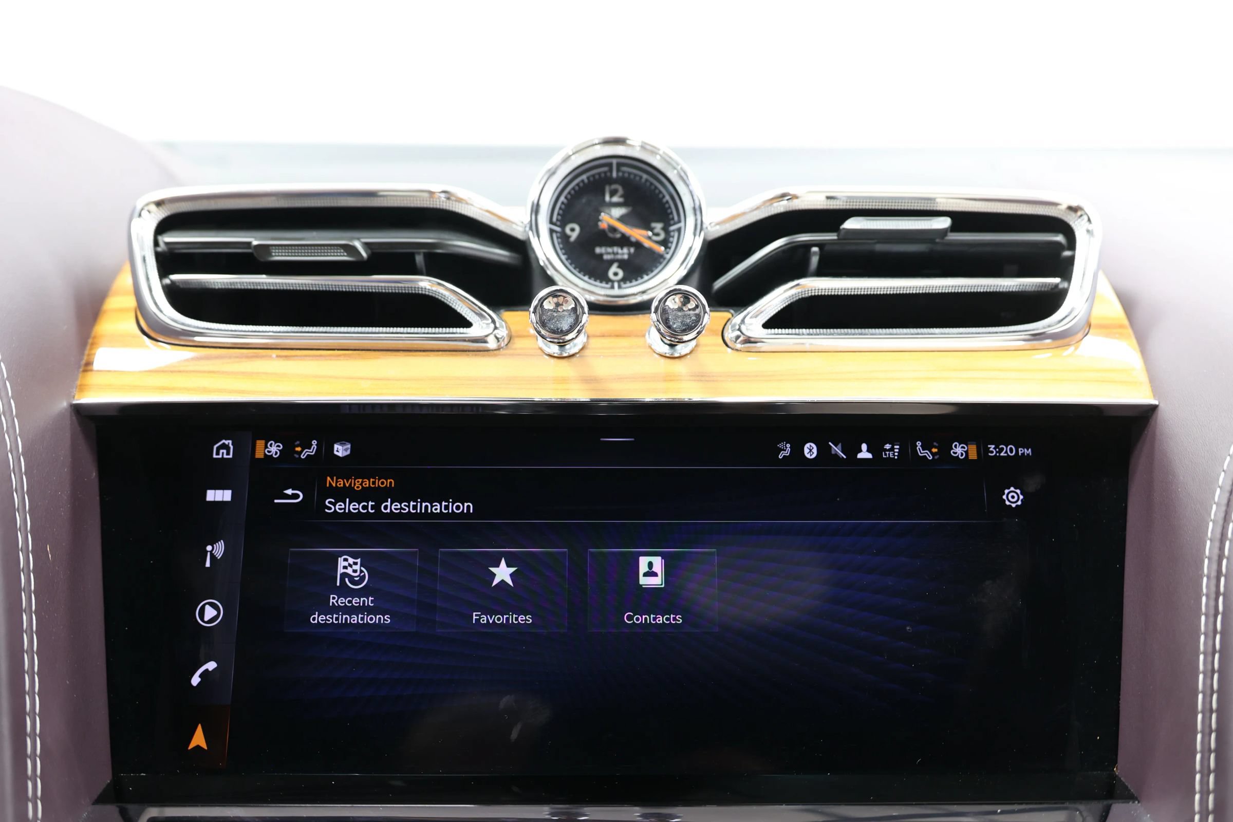 Used 2023 Bentley Bentayga Extended Wheelbase AWD/4WD image 42