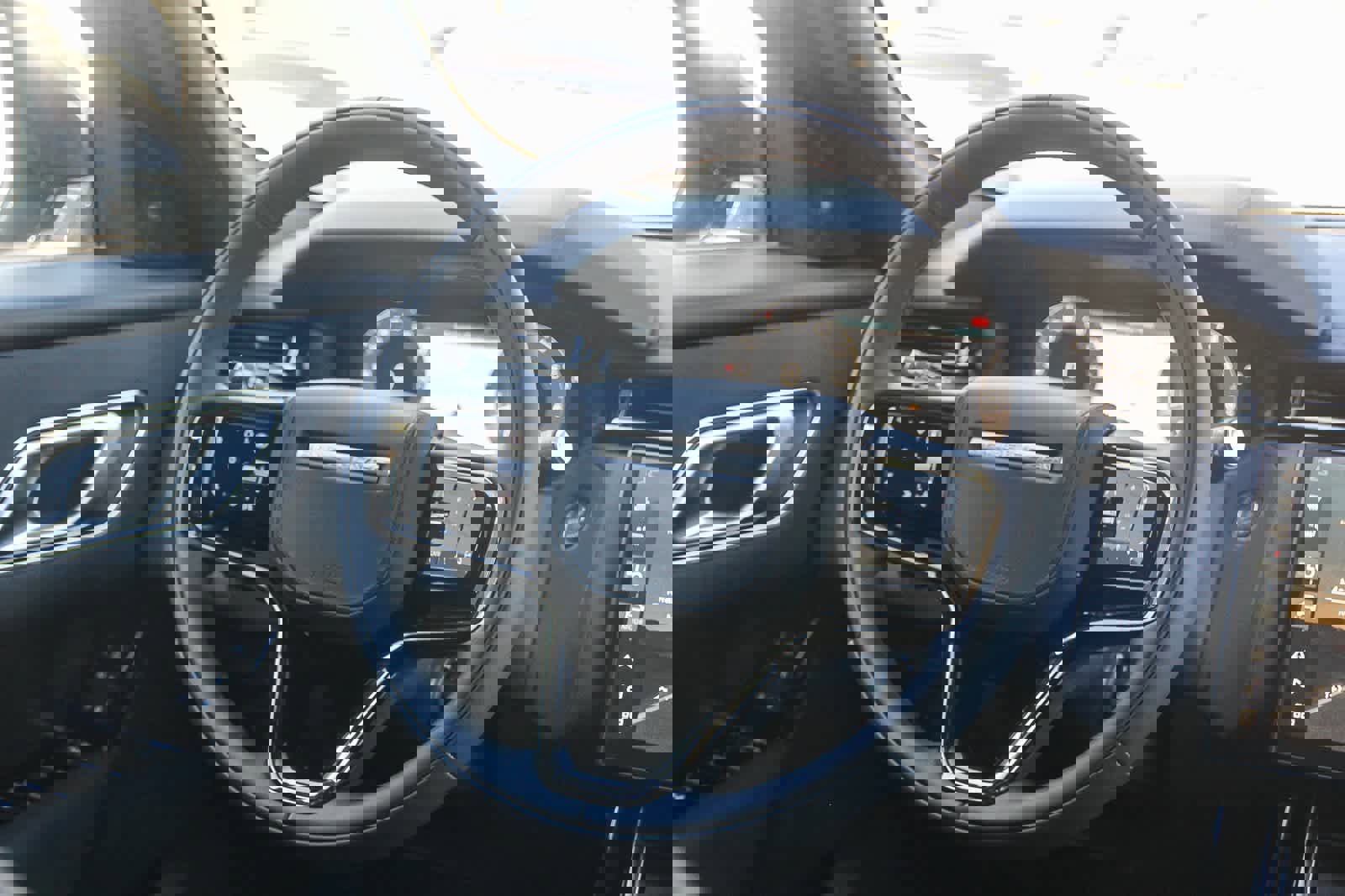 New 2026 Land Rover Range Rover Velar Dynamic SE image 14