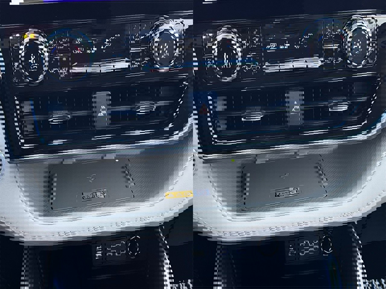 Used 2024 Toyota Highlander Platinum image 18