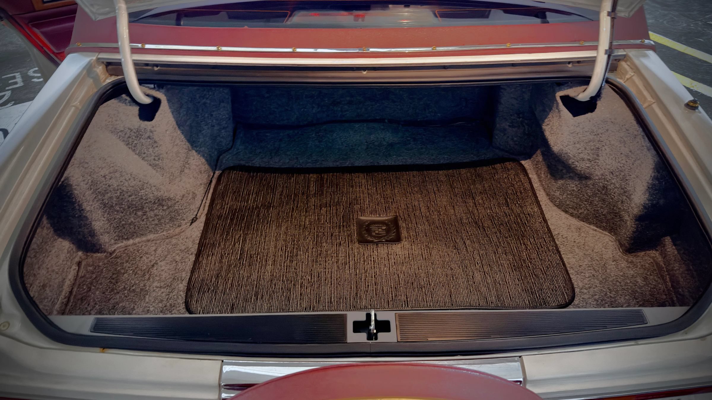 Used 1990 Cadillac Fleetwood 60 Special FWD image 26