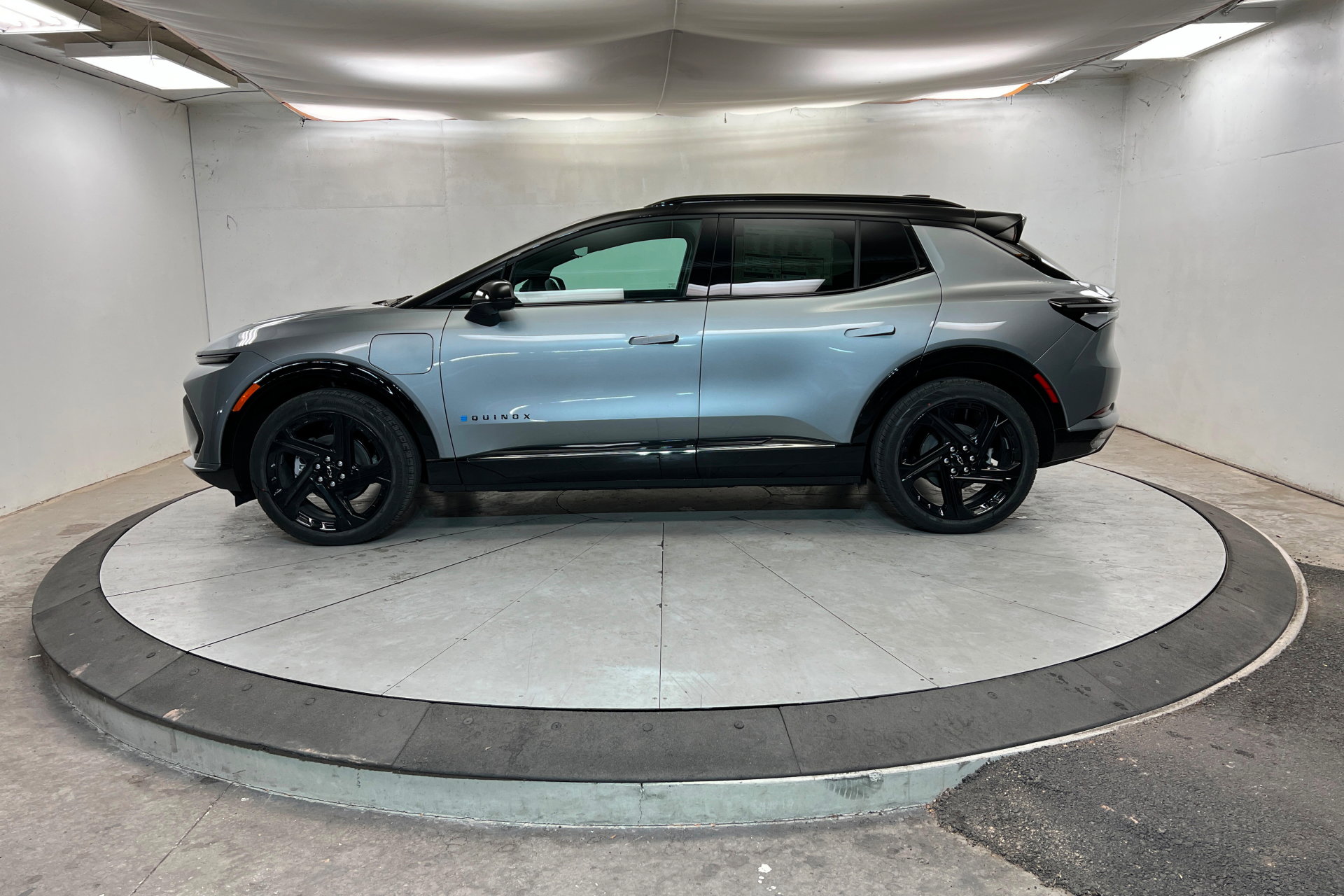 New 2026 Chevrolet Equinox EV RS image 2