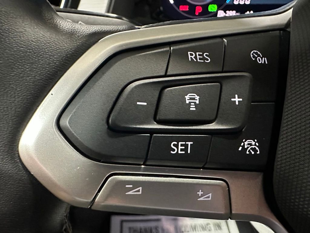 Used 2025 Volkswagen Atlas Cross Sport SE image 19