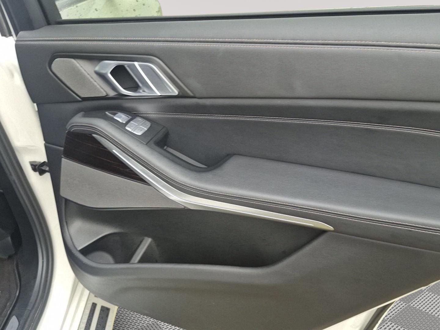 Used 2024 BMW X7 xDrive40i image 48