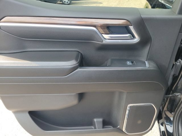 Used 2025 Chevrolet Silverado 1500 RST AWD/4WD image 35
