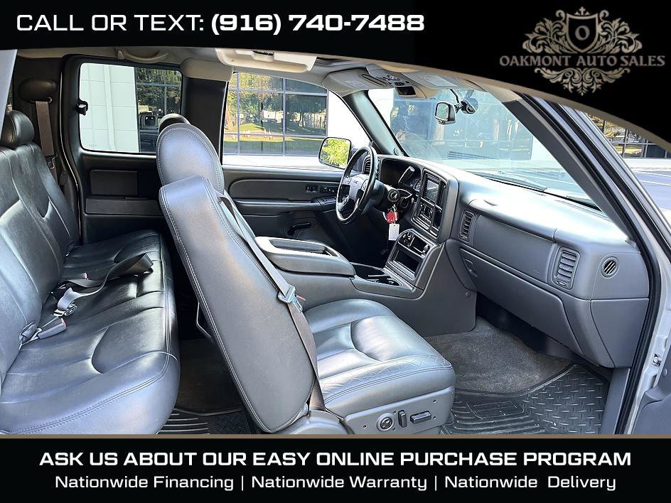Used 2005 GMC Sierra 2500 SLT w/ Heavy-Duty Power Package AWD/4WD image 11