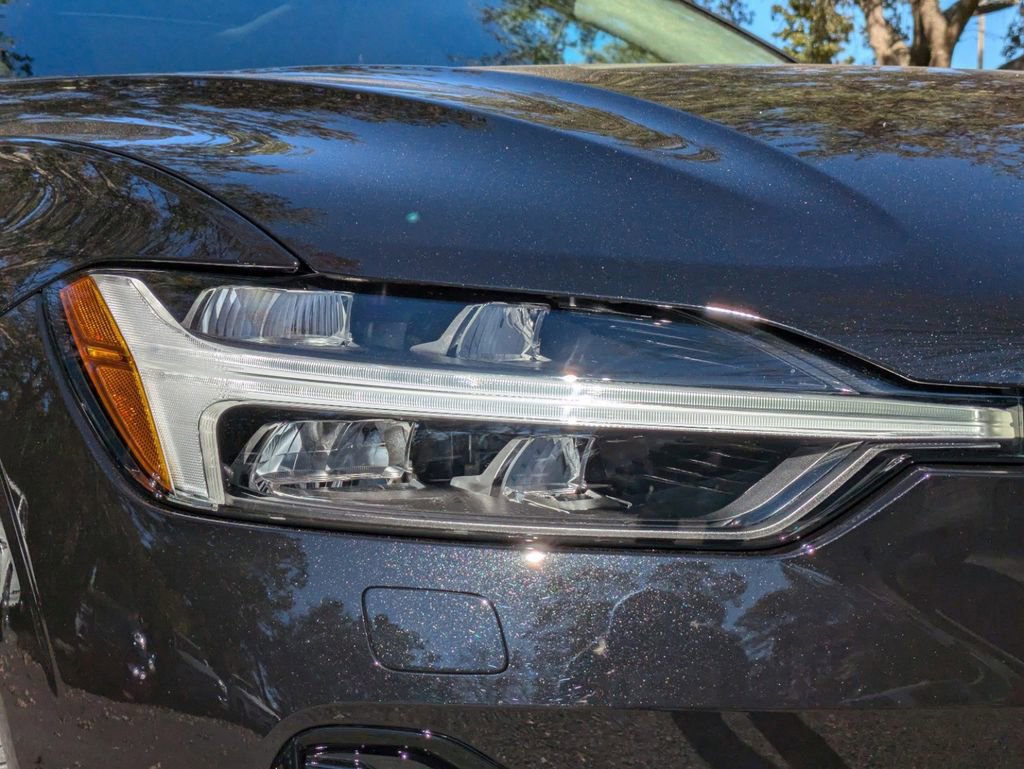 New 2025 Volvo XC60 B5 Plus w/ Climate Package image 9