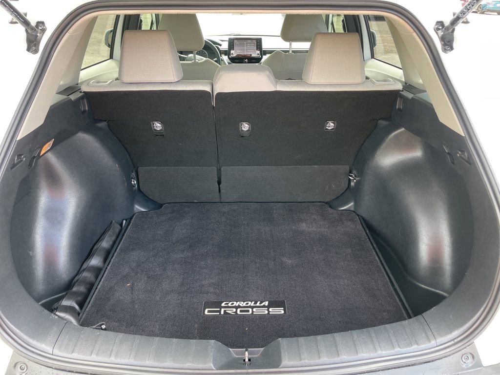 Used 2022 Toyota Corolla Cross LE image 17