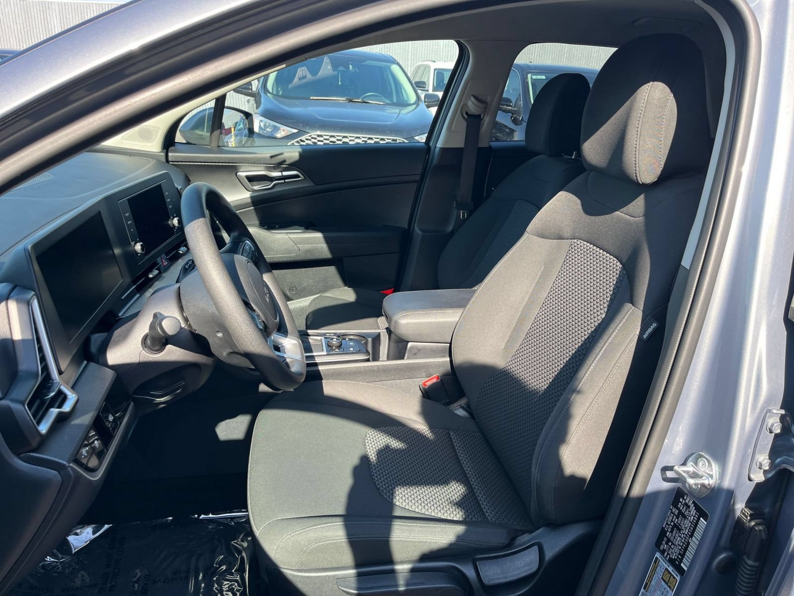 Used 2025 Kia Sportage LX FWD image 30