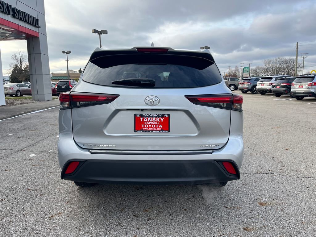 Used 2024 Toyota Highlander XLE image 4