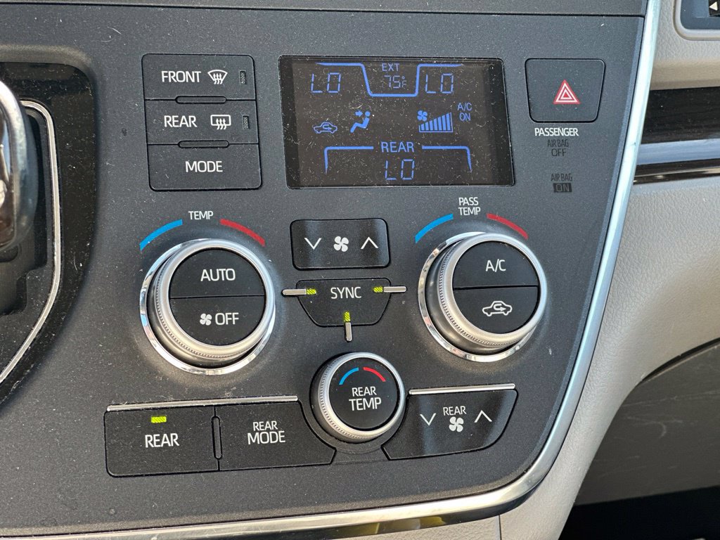 Used 2018 Toyota Sienna XLE w/ XLE Navigation Package FWD image 26