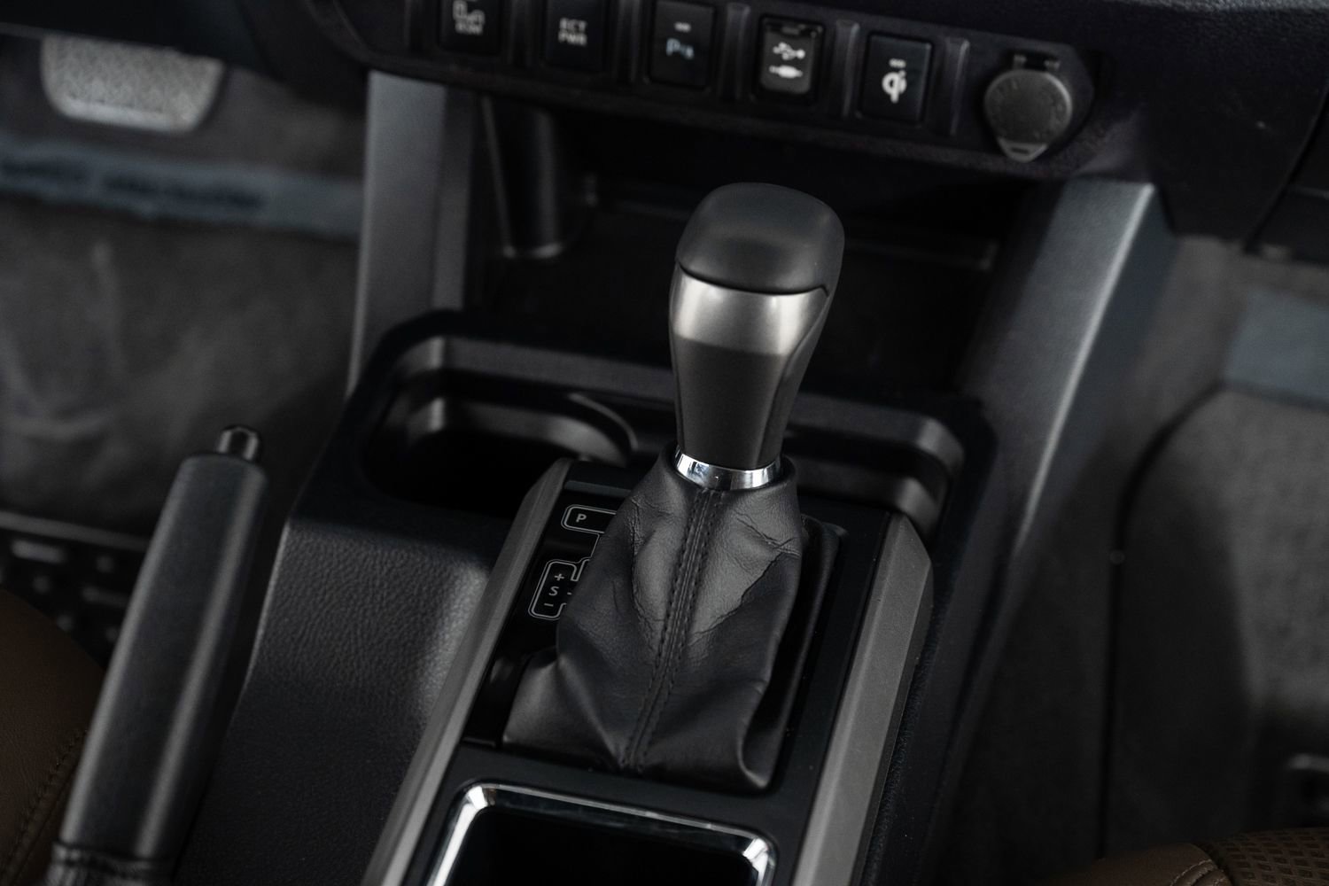 Used 2017 Toyota Tacoma Limited image 38