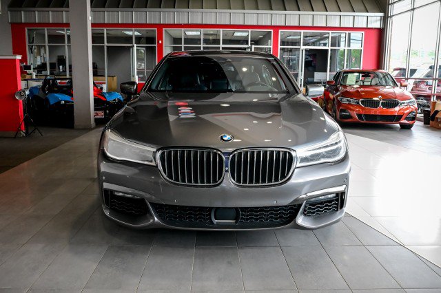 Used 2019 BMW 750i xDrive w/ M Sport Package AWD/4WD image 2