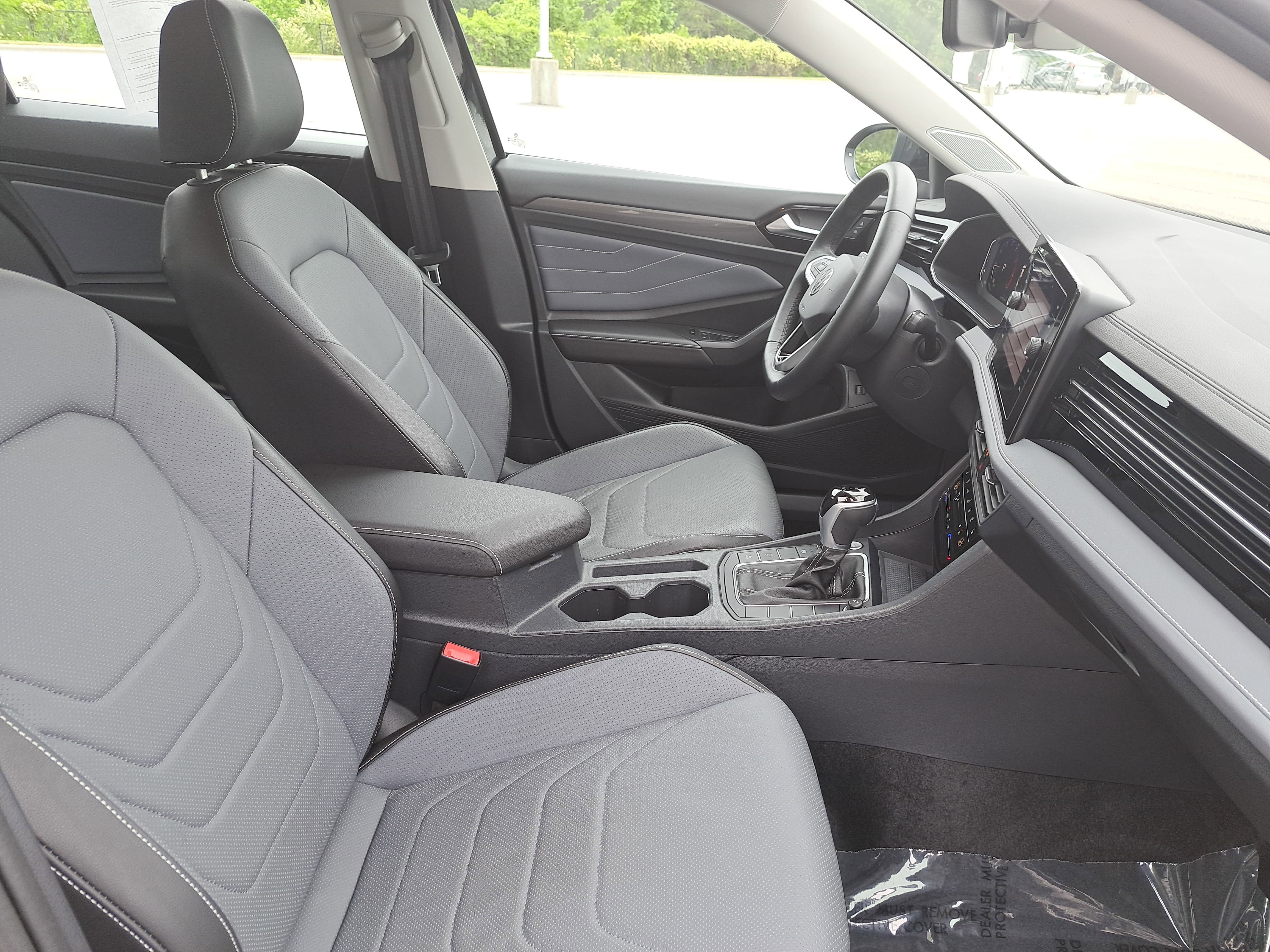 Used 2025 Volkswagen Jetta SEL FWD image 10
