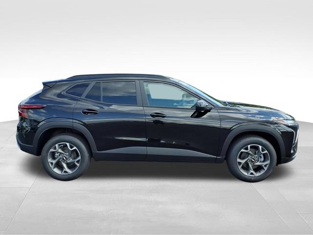 New 2026 Chevrolet Trax LT FWD image 2