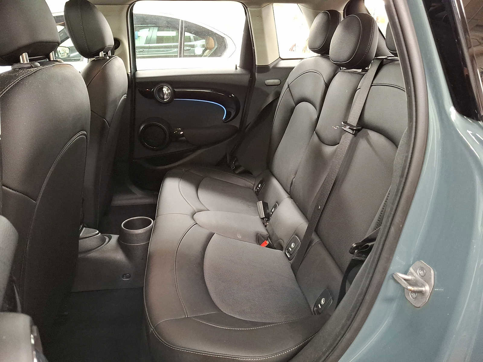 Used 2023 MINI Cooper 4-Door Hardtop w/ Multitone Edition image 7