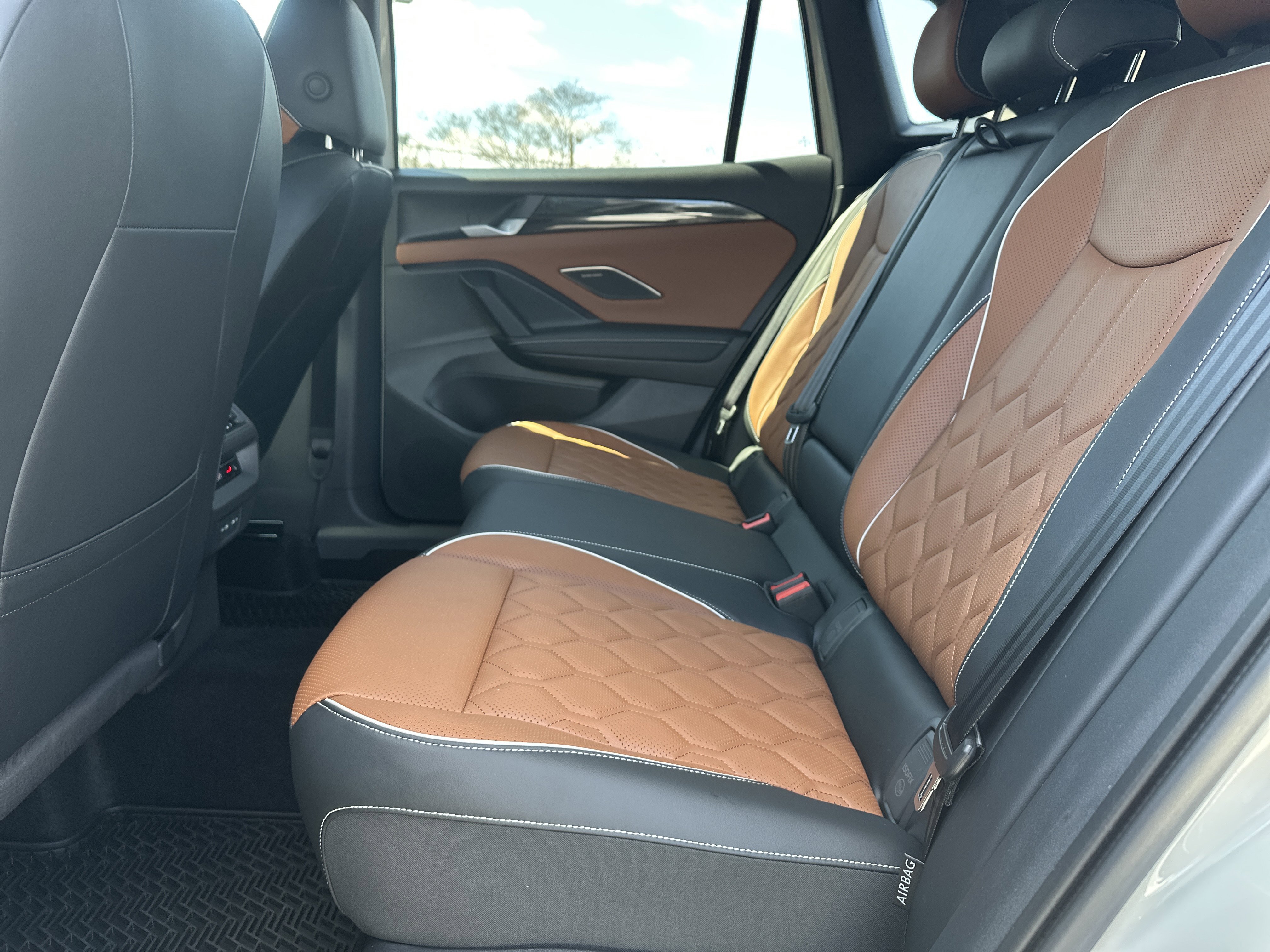 Used 2025 Volkswagen Tiguan SEL R-Line AWD/4WD image 22