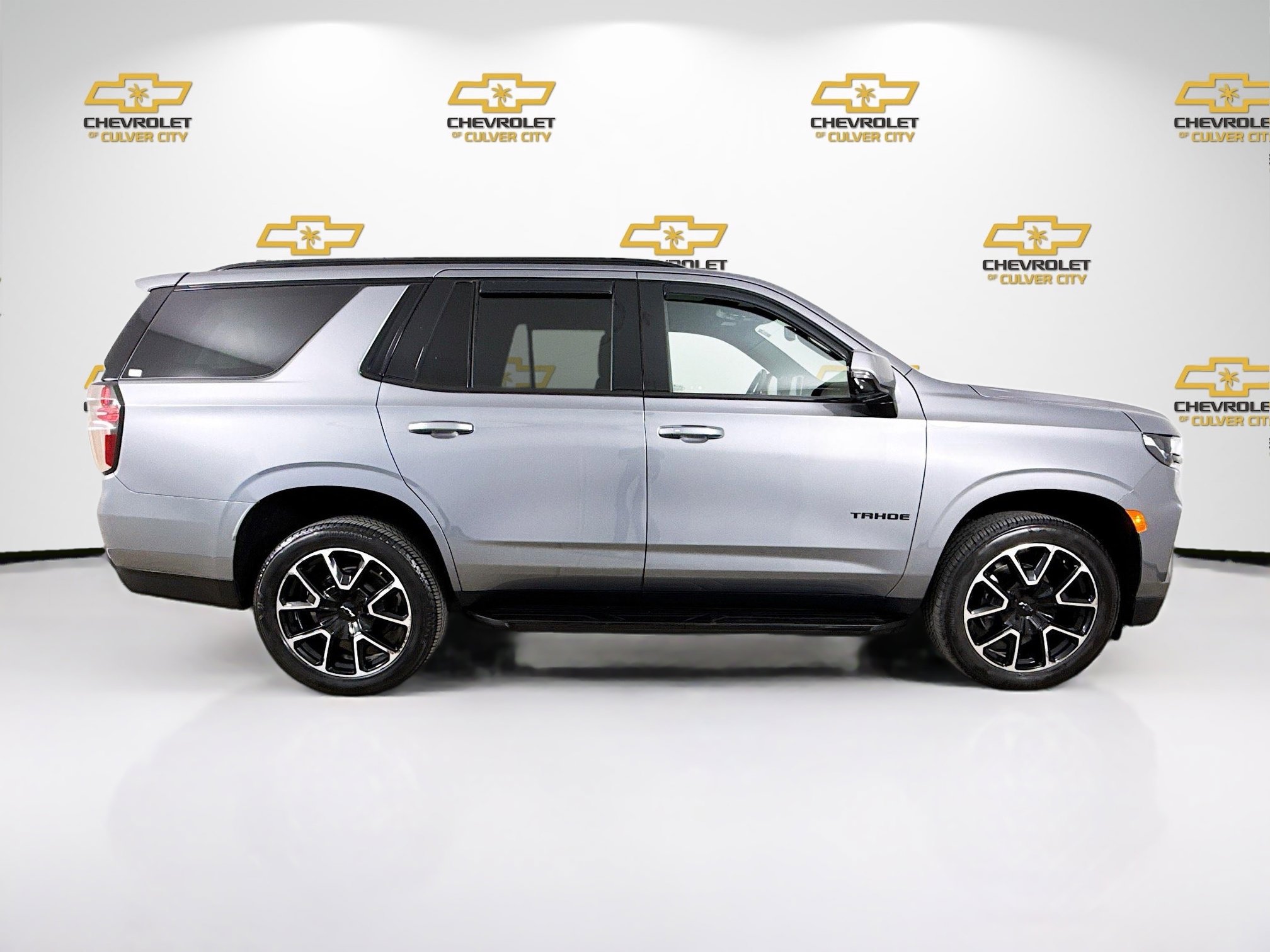 Used 2022 Chevrolet Tahoe RST w/ Luxury Package AWD/4WD image 8