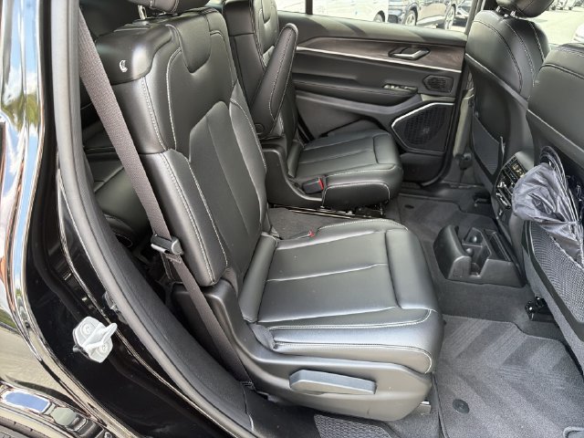 Used 2026 Jeep Grand Cherokee L Limited w/ Limited Altitude Package AWD/4WD image 17