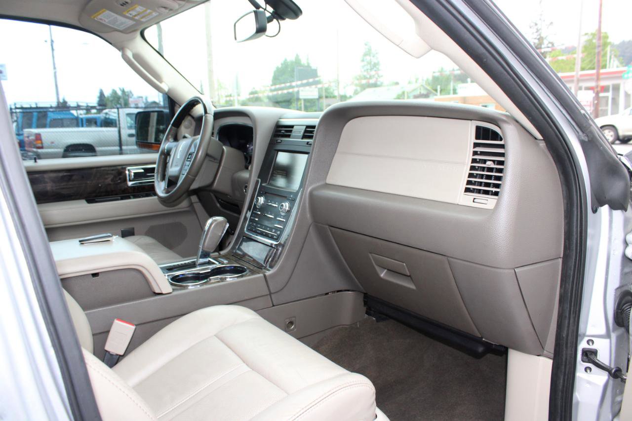 Used 2015 Lincoln Navigator L 4WD image 17