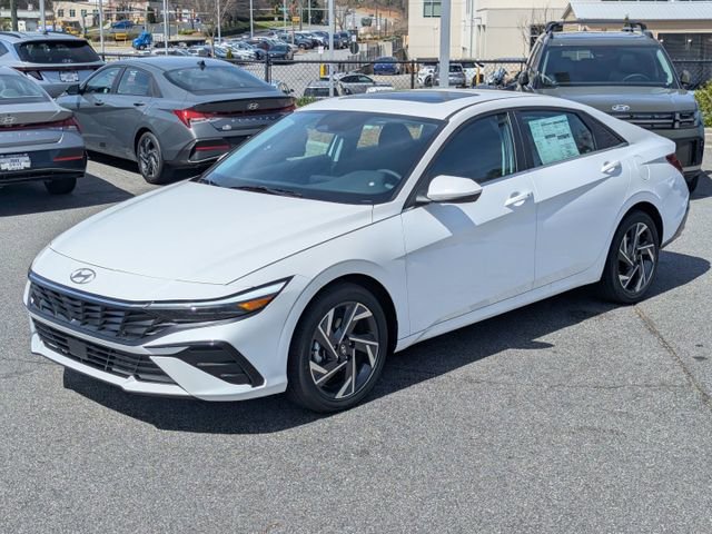 Certified 2025 Hyundai Elantra SEL image 3