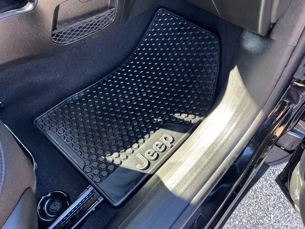 Used 2022 Jeep Renegade Latitude AWD/4WD image 10
