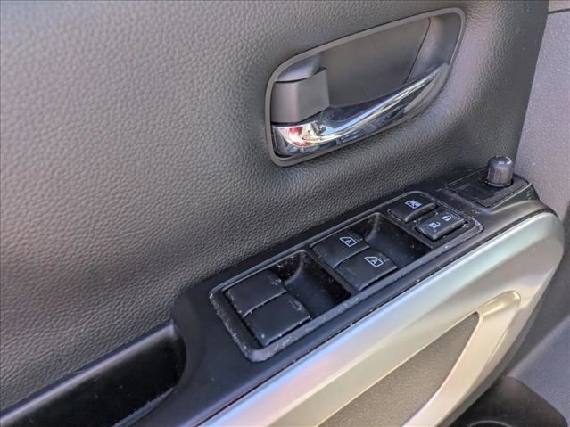Used 2023 Nissan Titan SV w/ SV Convenience Package image 9
