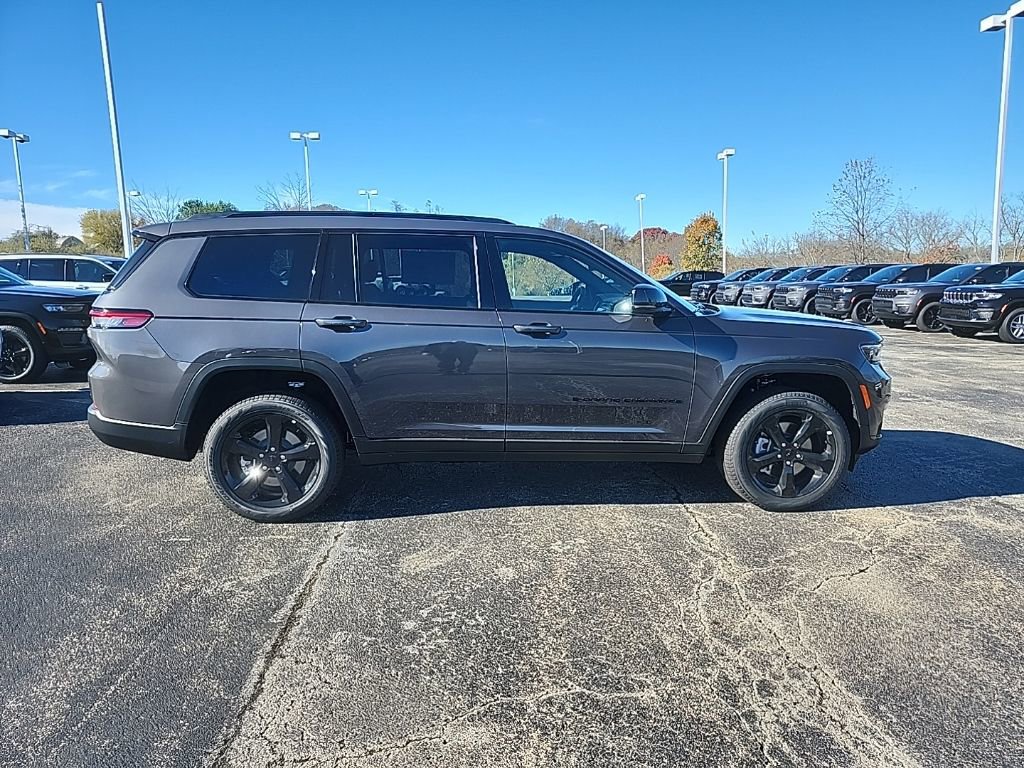 New 2025 Jeep Grand Cherokee L Limited w/ Black Appearance Package AWD/4WD image 2