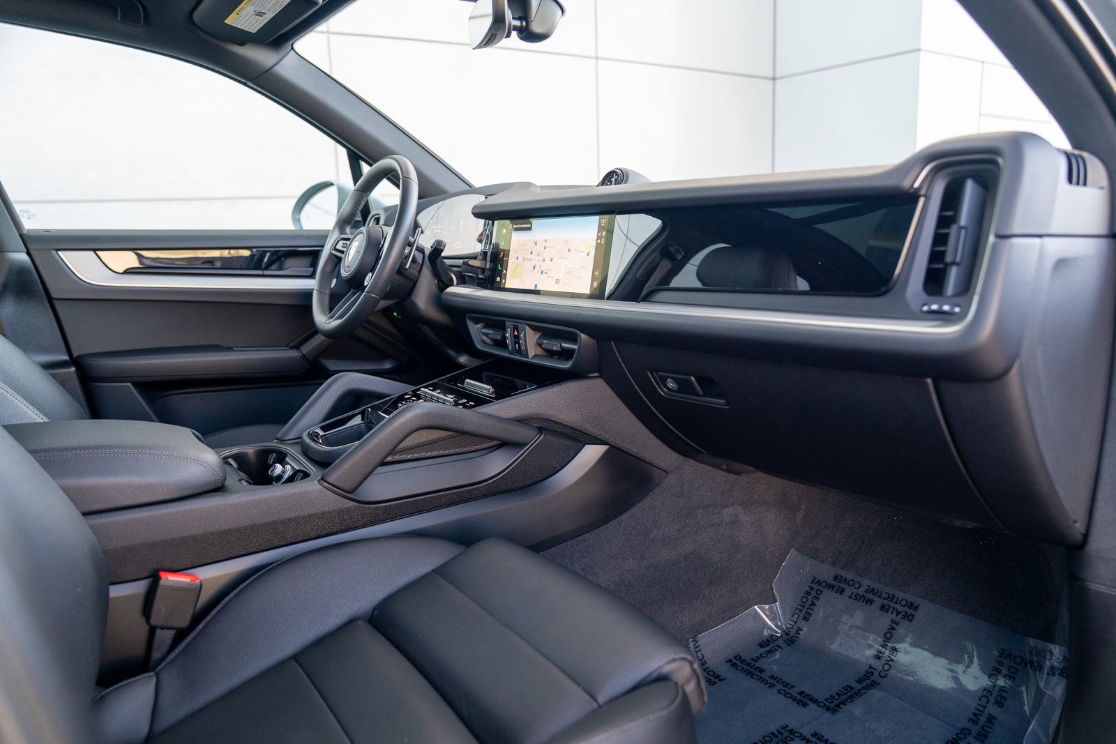 Used 2025 Porsche Cayenne image 26