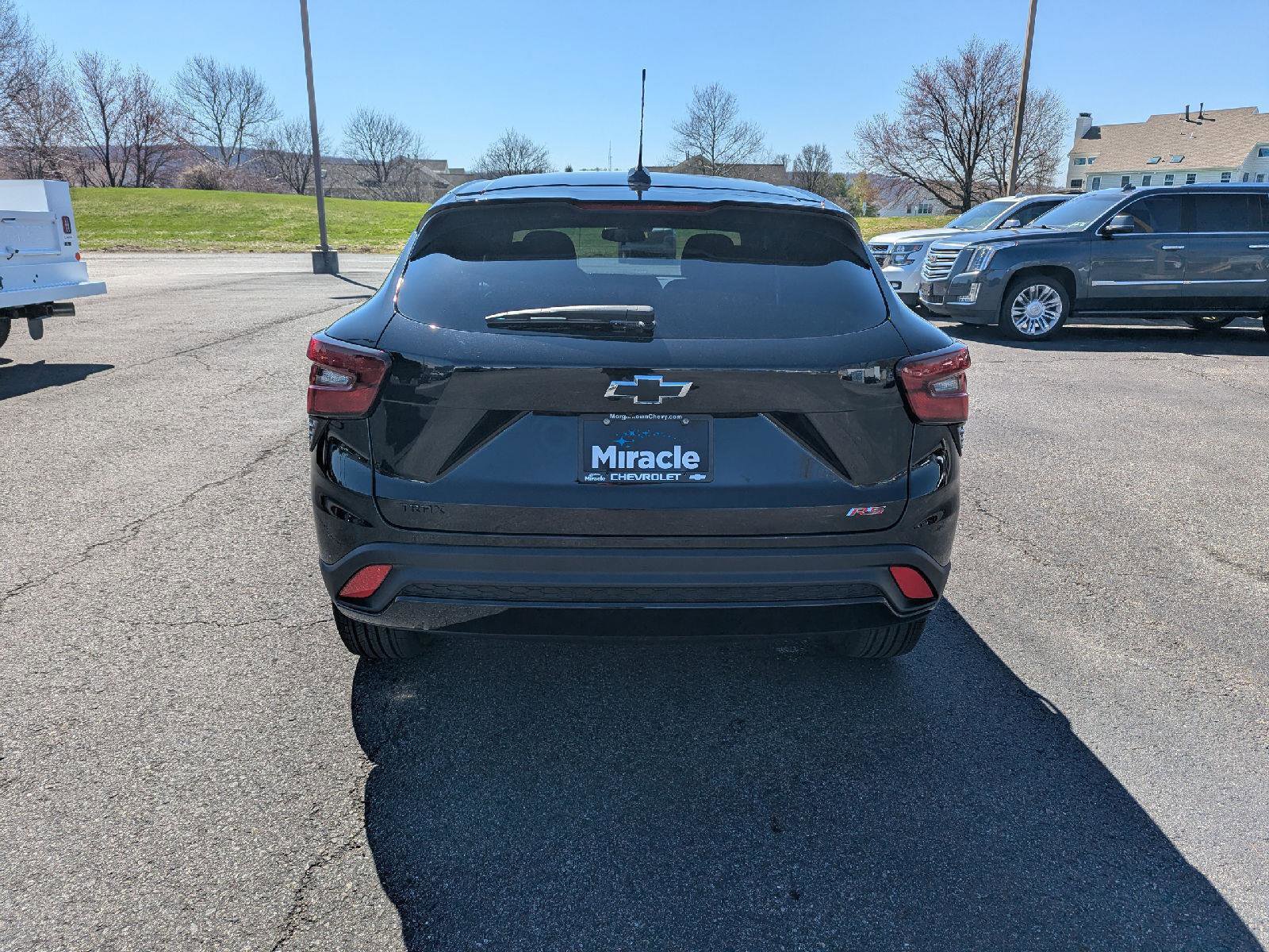 New 2026 Chevrolet Trax RS w/ Sunroof Package image 8