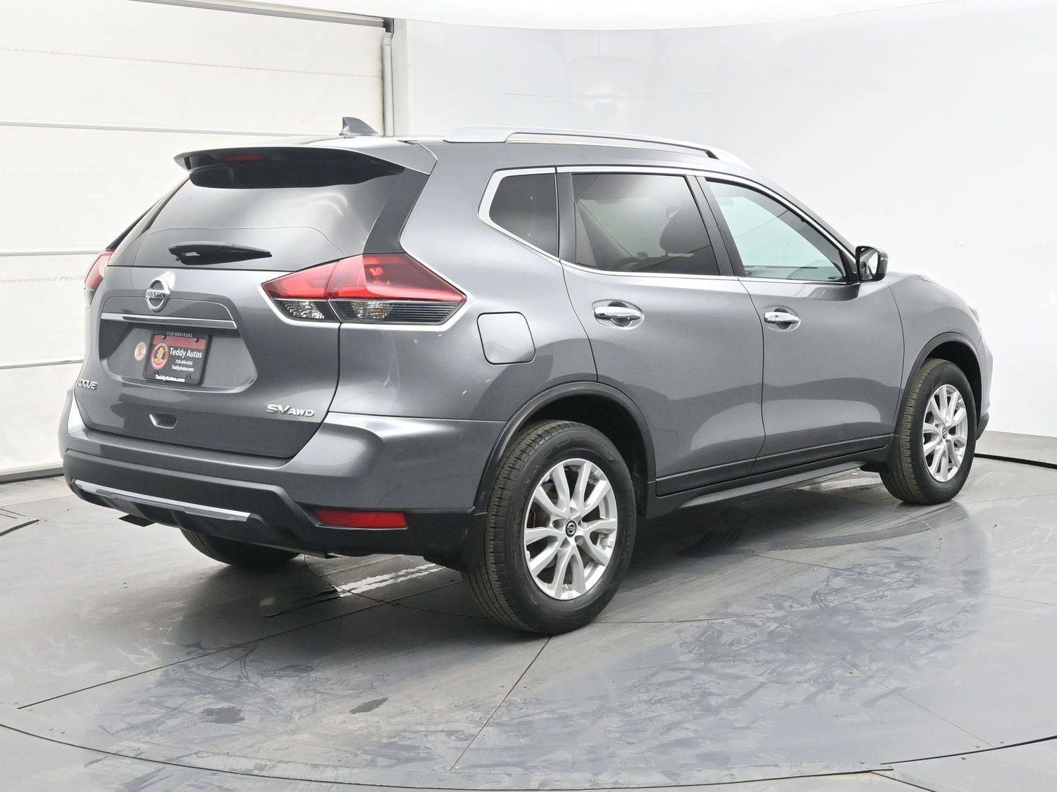 Used 2018 Nissan Rogue SV image 26