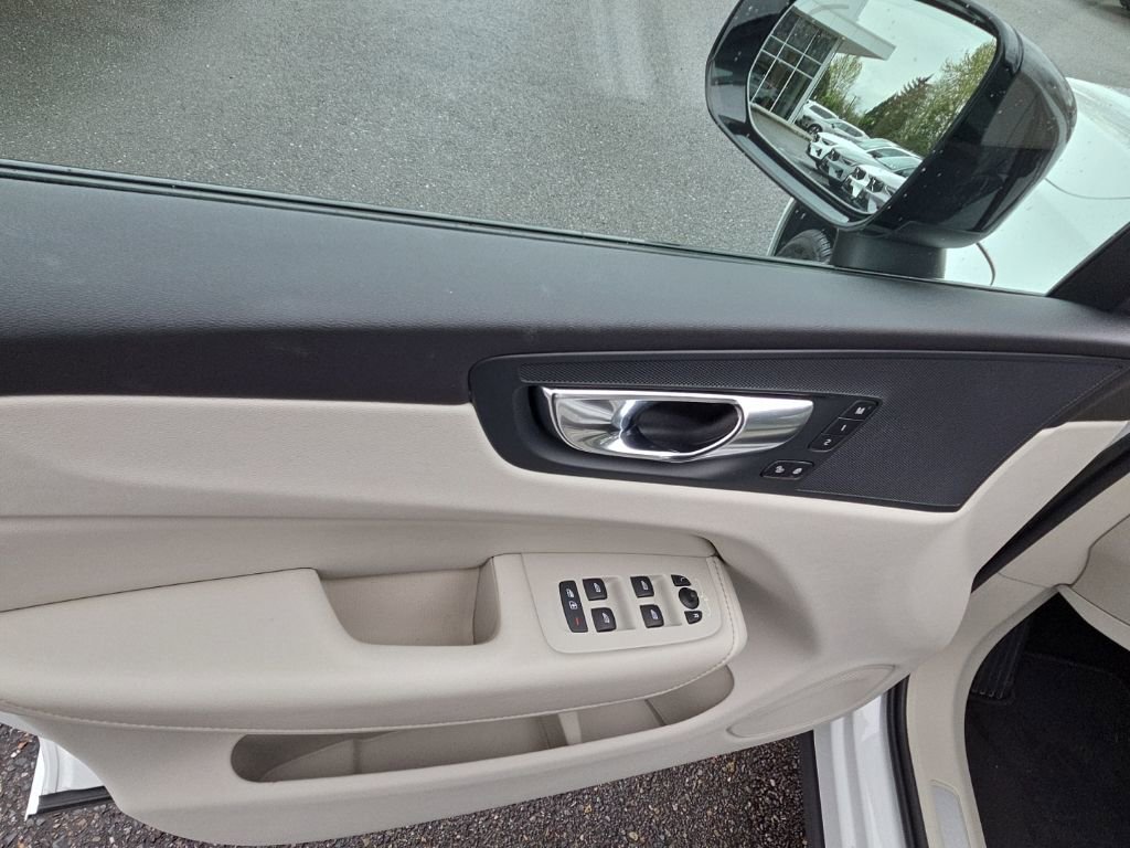 Certified 2023 Volvo XC60 T8 Plus w/ Climate Package image 3