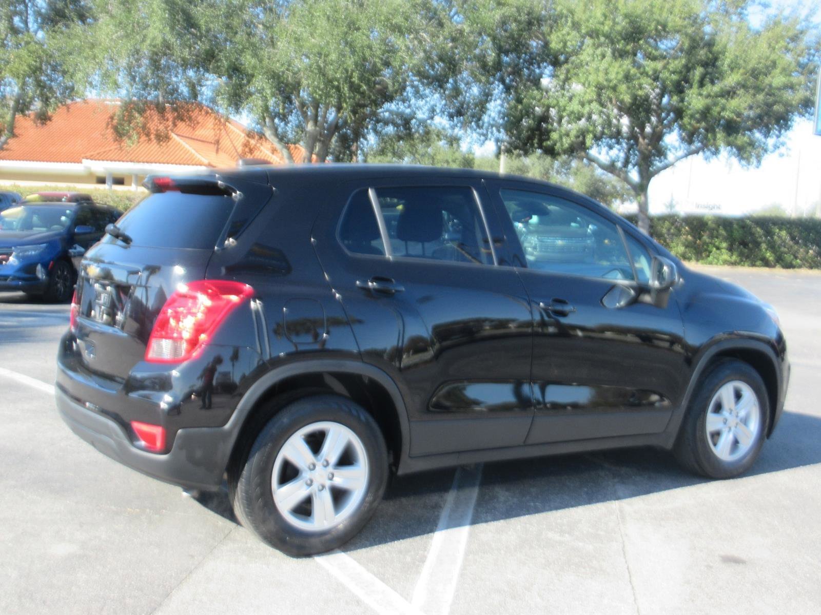 Used 2022 Chevrolet Trax LS w/ Tint and Cruise Package image 5